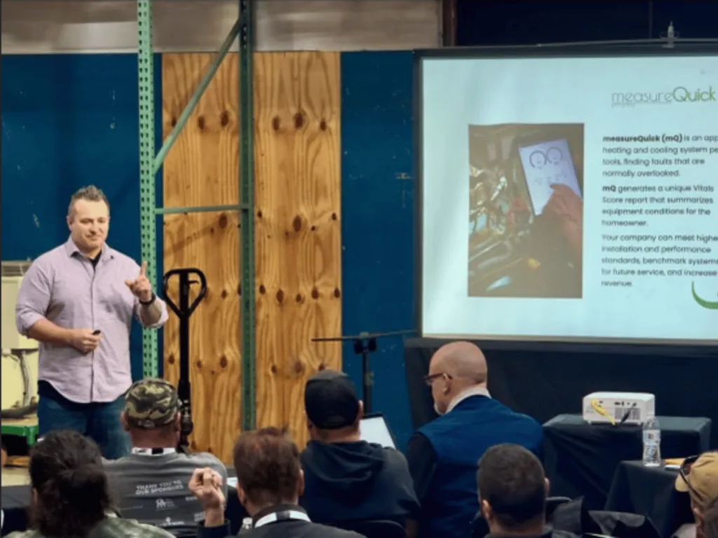 Instructor presenting live measureQuick data on a projection screen to a seated class